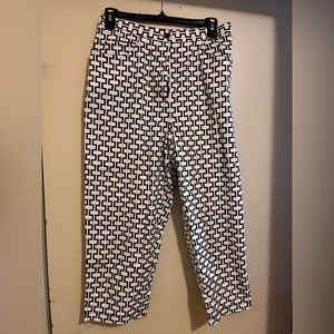 Black and White cropped pants Stretch waist Size S